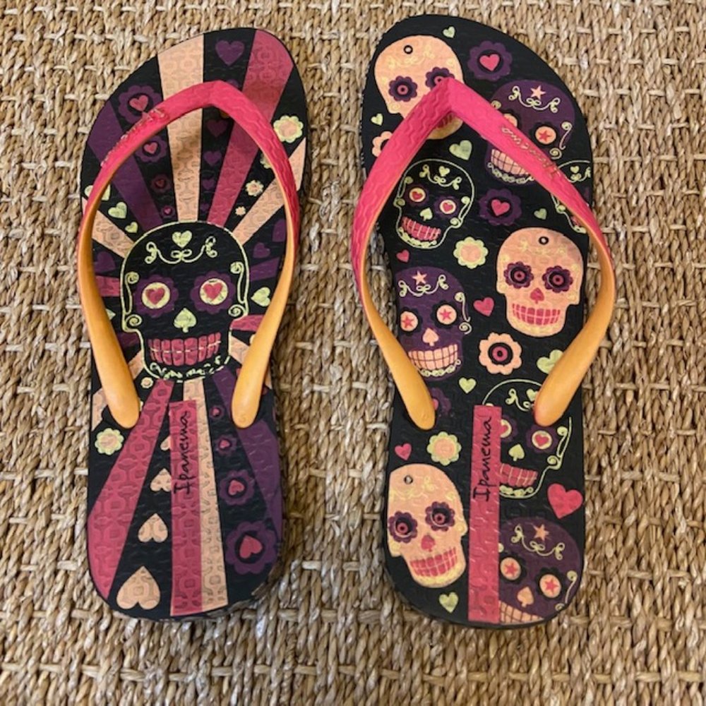 Ipanema Day of the Dead / Dia De Los Meurtos flip flops